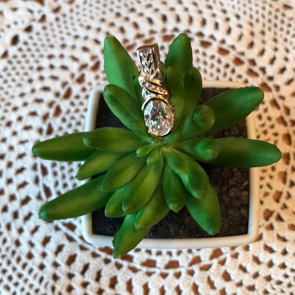 Very beautiful pendant with large oval CZ